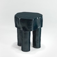 <a href="https://www.galeriegosserez.com/artistes/salomon-celine.html">Céline Salomon</a> - Owen - Table d'appoint 3 pieds
